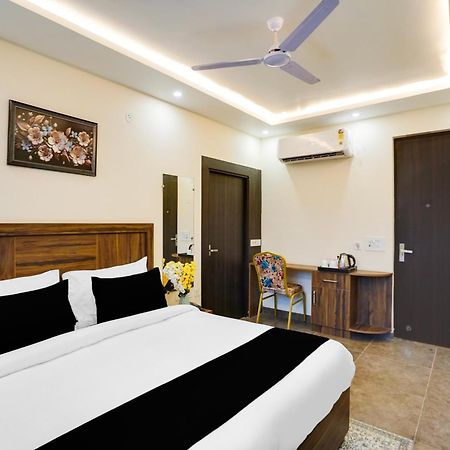 Super Townhouse The Royal Casa Hotel Ghaziabad Luaran gambar