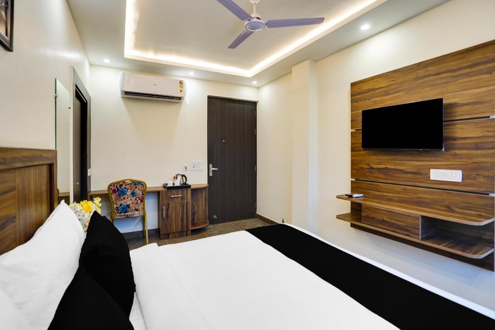 Super Townhouse The Royal Casa Hotel Ghaziabad Luaran gambar