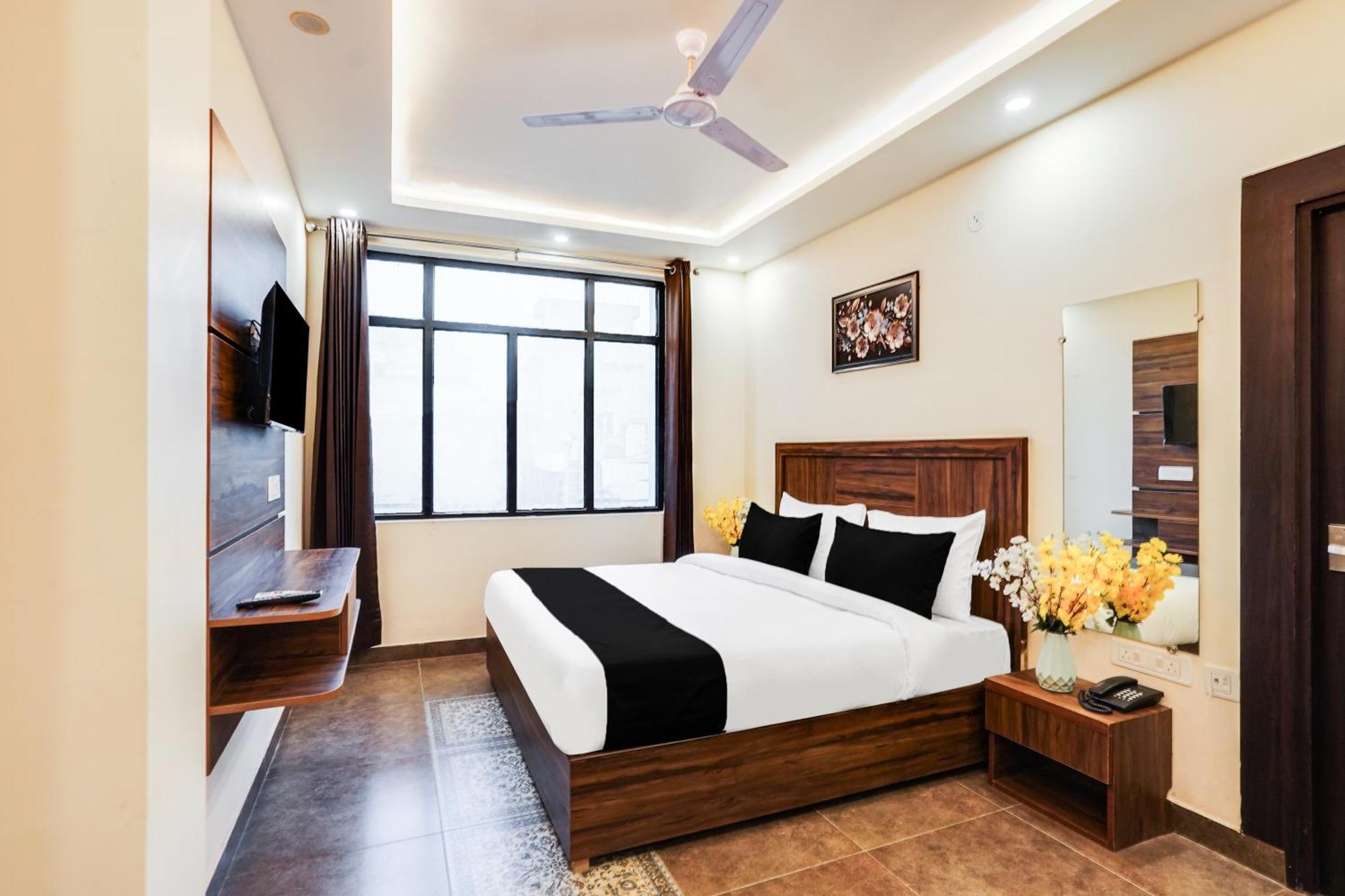Super Townhouse The Royal Casa Hotel Ghaziabad Luaran gambar