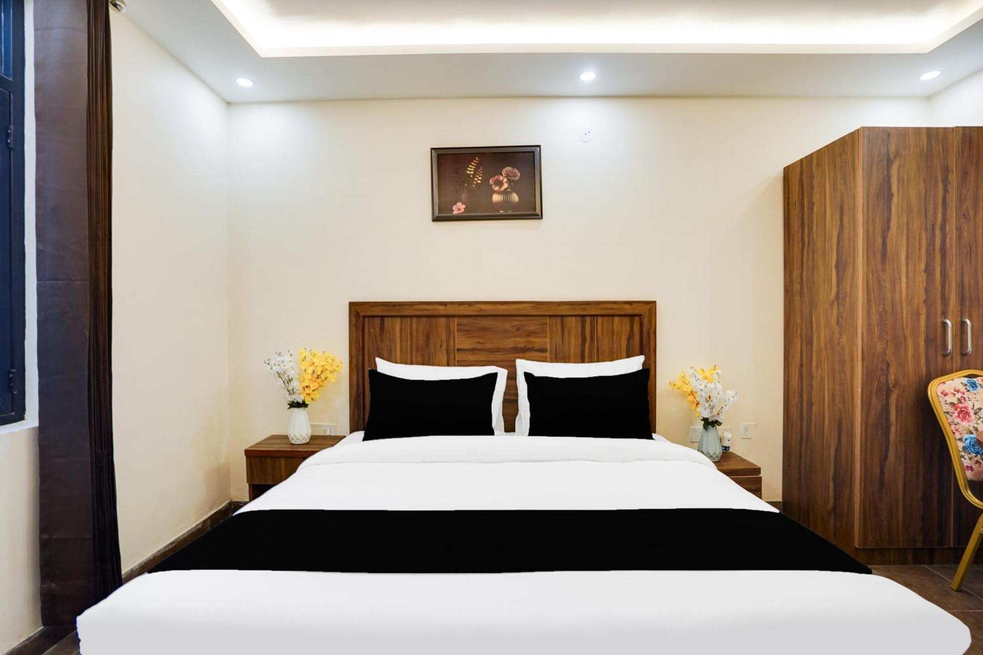 Super Townhouse The Royal Casa Hotel Ghaziabad Luaran gambar