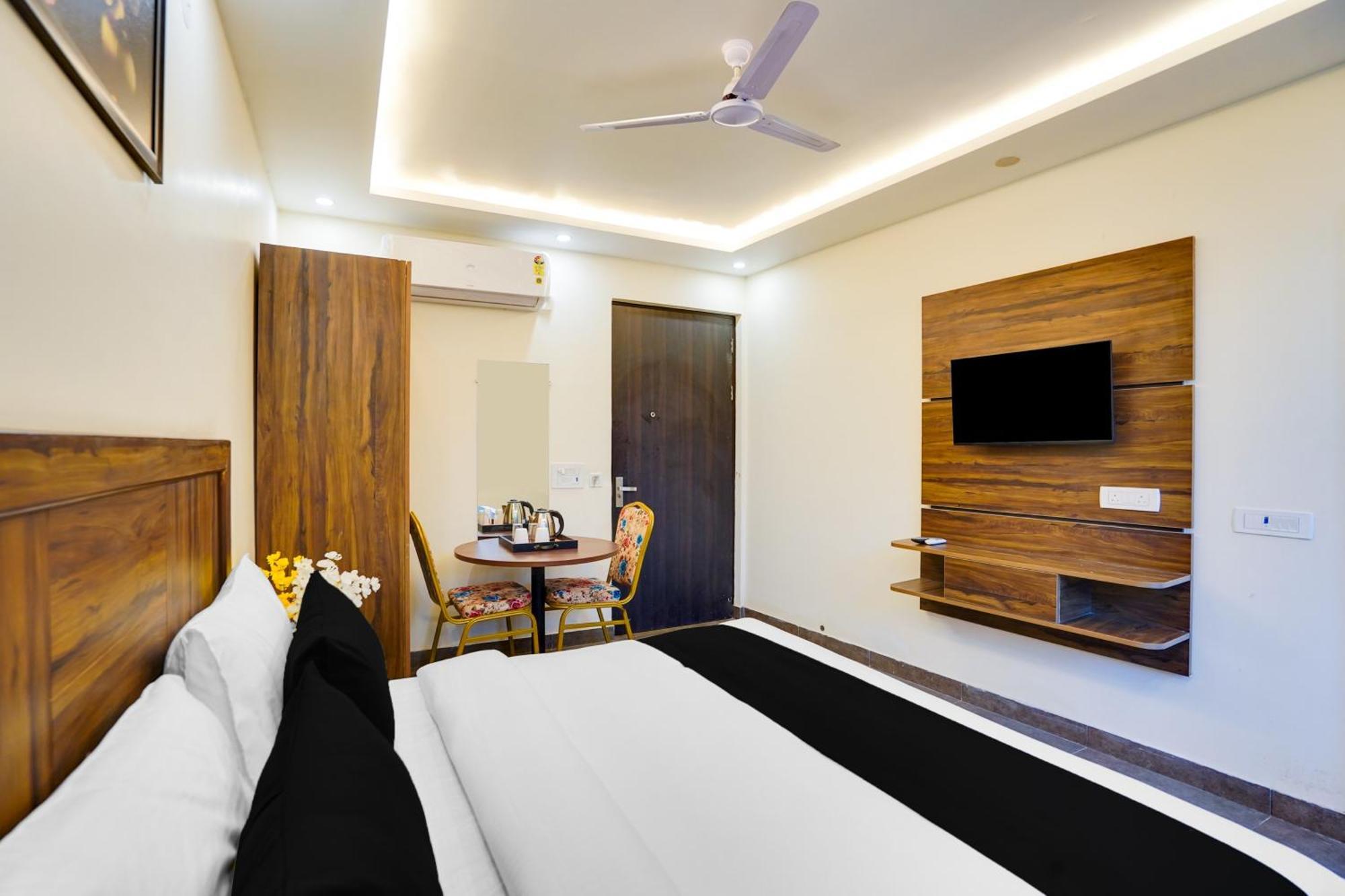 Super Townhouse The Royal Casa Hotel Ghaziabad Luaran gambar