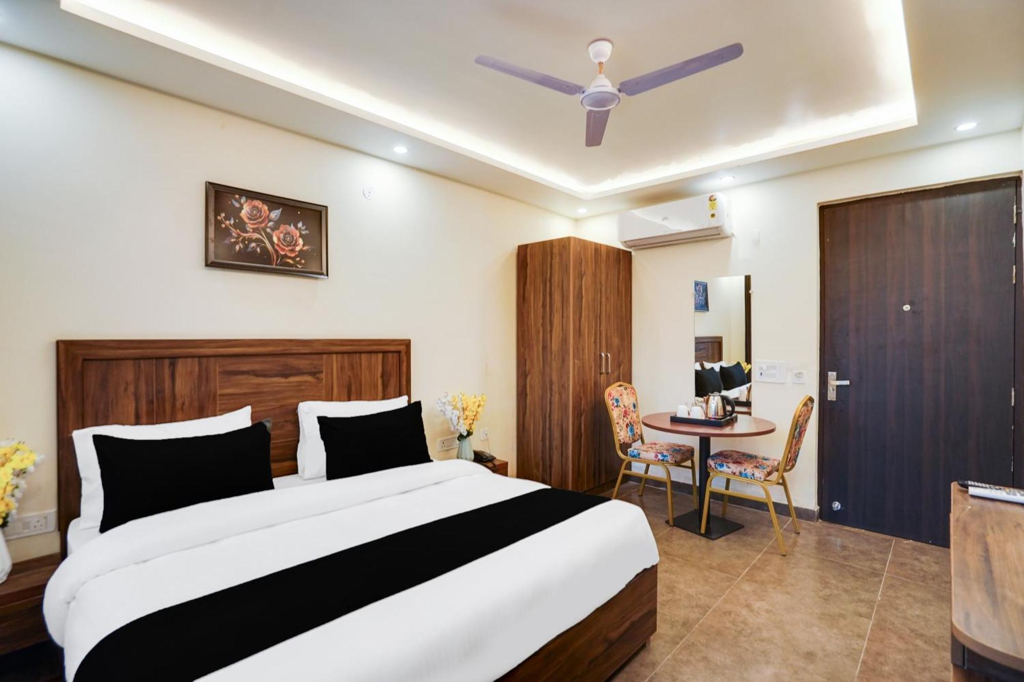 Super Townhouse The Royal Casa Hotel Ghaziabad Luaran gambar