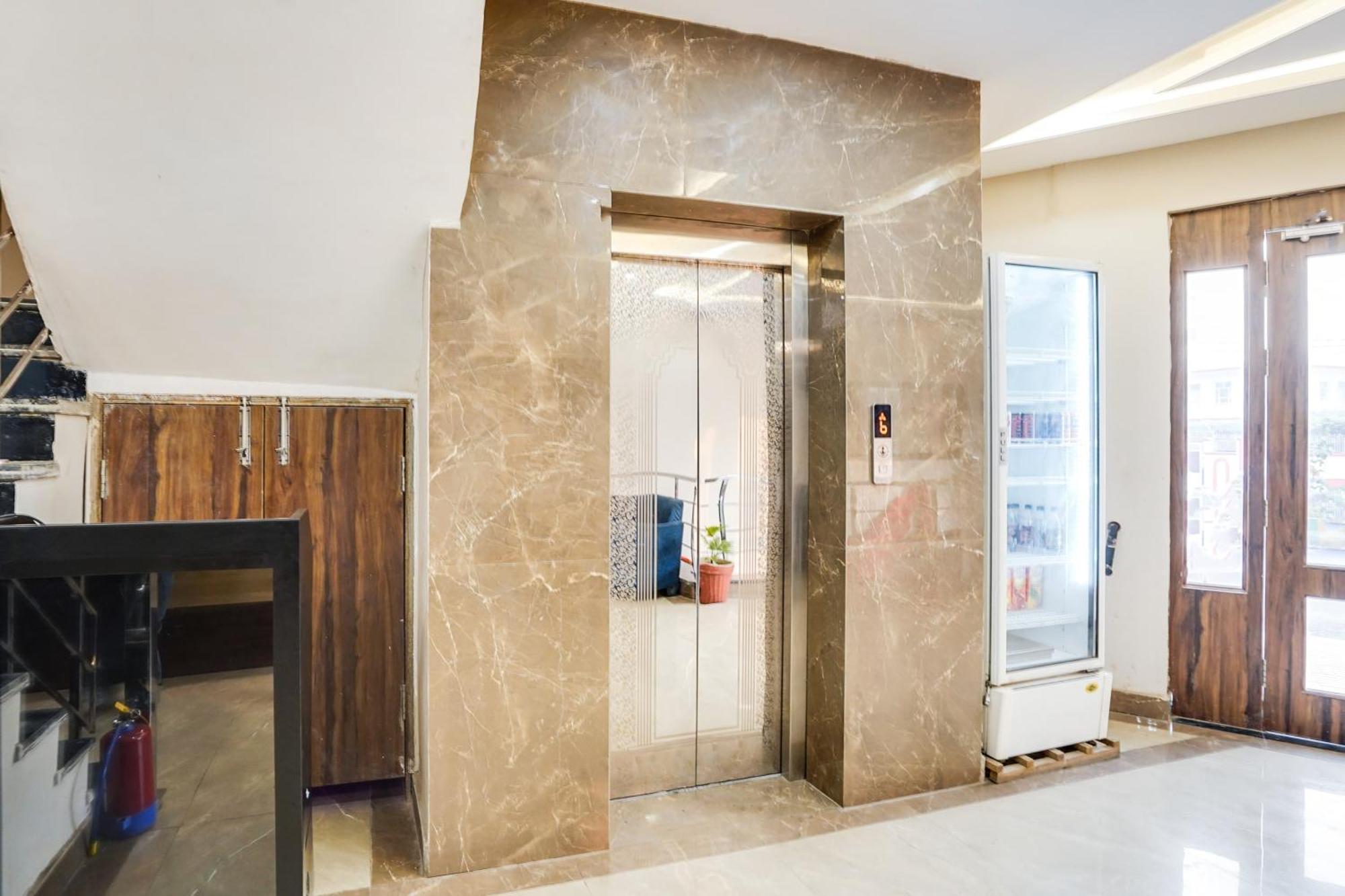 Super Townhouse The Royal Casa Hotel Ghaziabad Luaran gambar