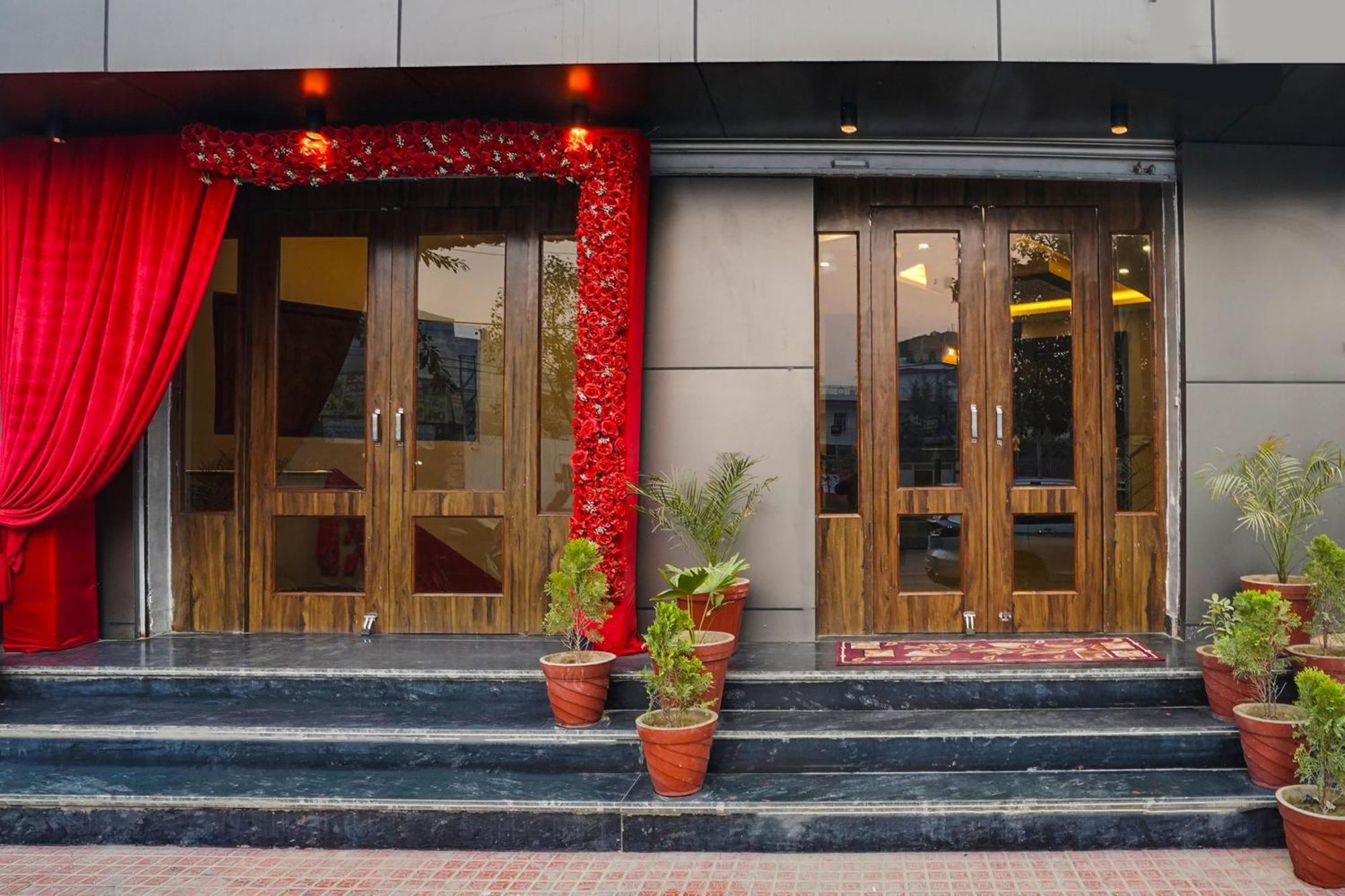 Super Townhouse The Royal Casa Hotel Ghaziabad Luaran gambar