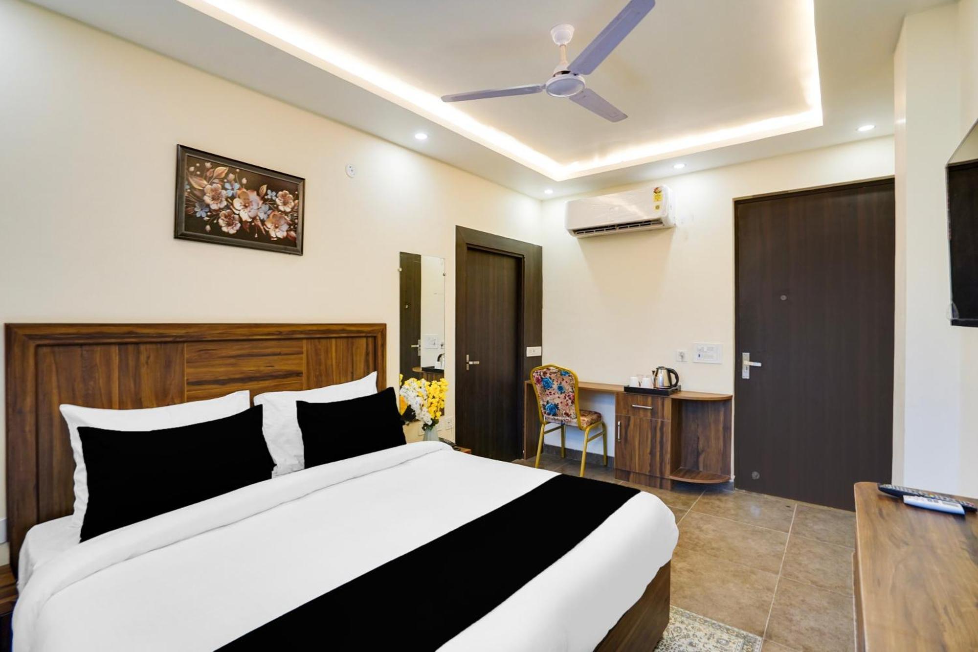 Super Townhouse The Royal Casa Hotel Ghaziabad Luaran gambar