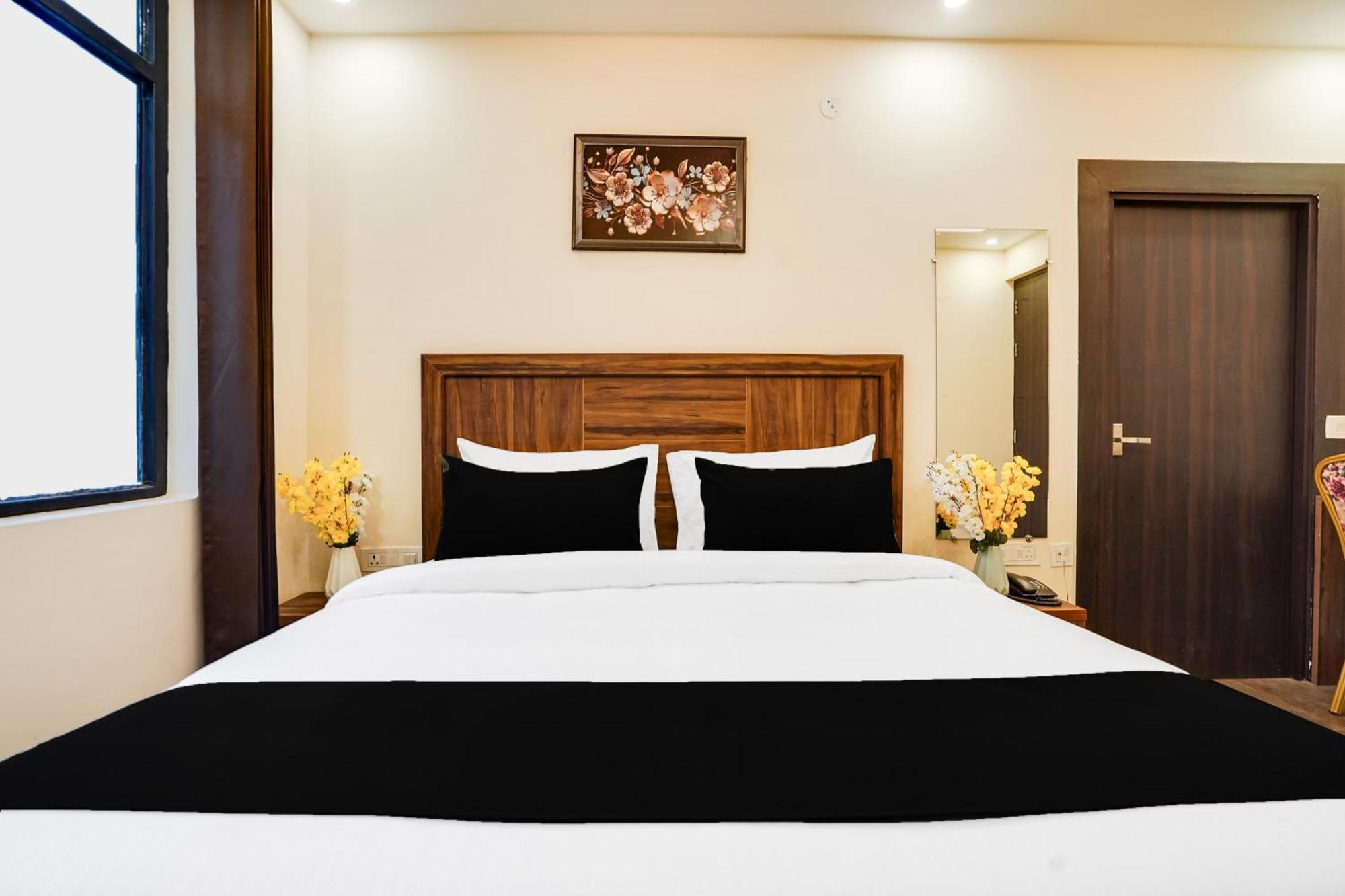 Super Townhouse The Royal Casa Hotel Ghaziabad Luaran gambar